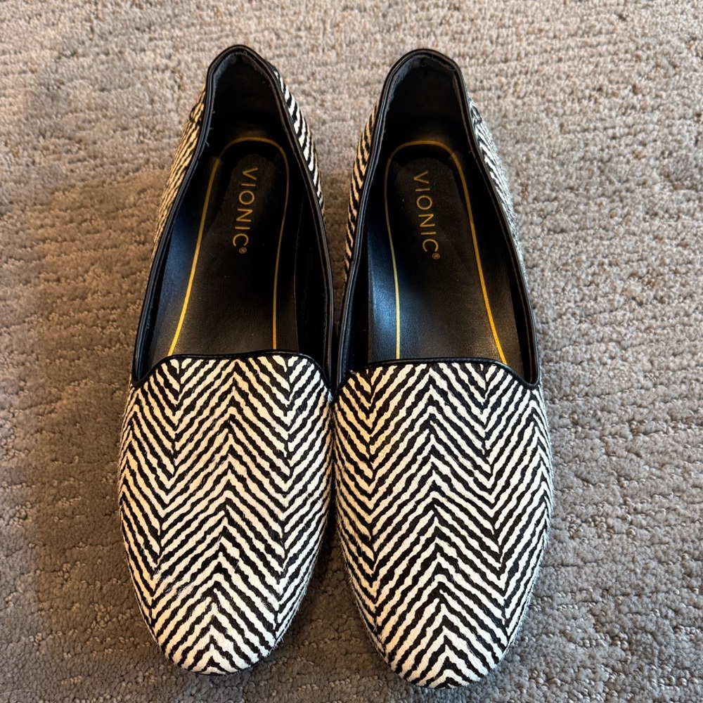 Vionic Women's Willa Chevron Patterned Loafers